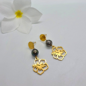 les-bijoux-de-pims-boucles-hibiscus-doré-perle-tahiti